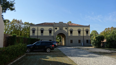 Villa Turchetti | Dimora Liberty d'Epoca in Vendita a Badia Polesine - dependance-esterni